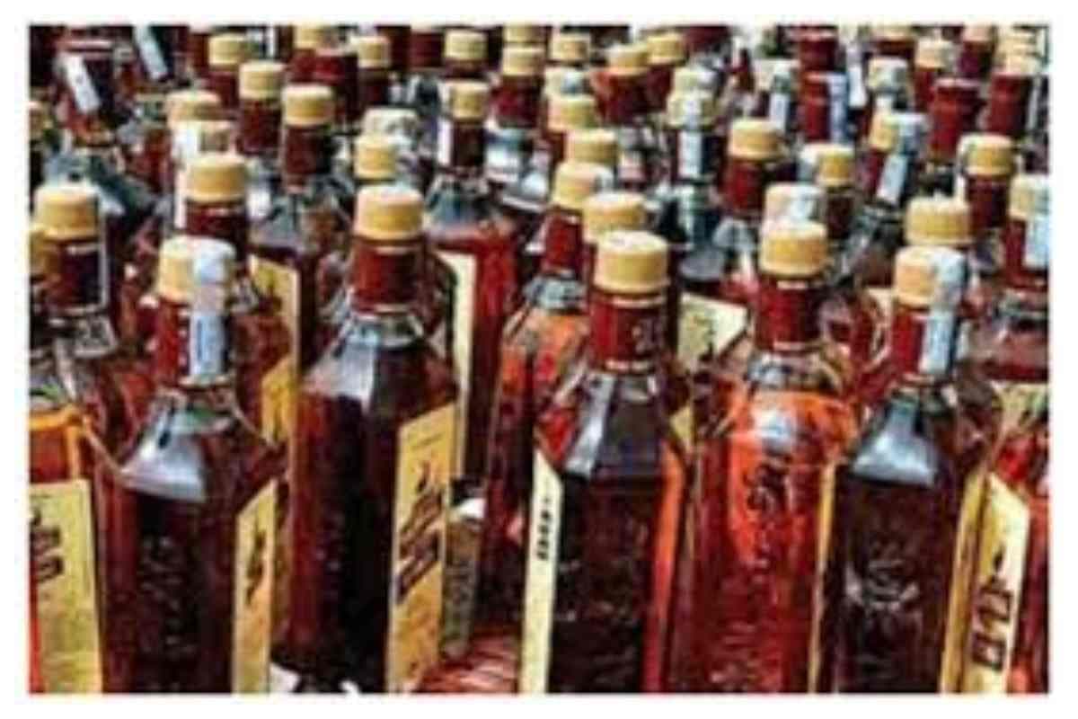 Muzaffarpur News: बस में जूट की बोरियों में छिपाकर लाई जा रही थी विदेशी शराब, डीआरआई ने किया भंडाफोड़