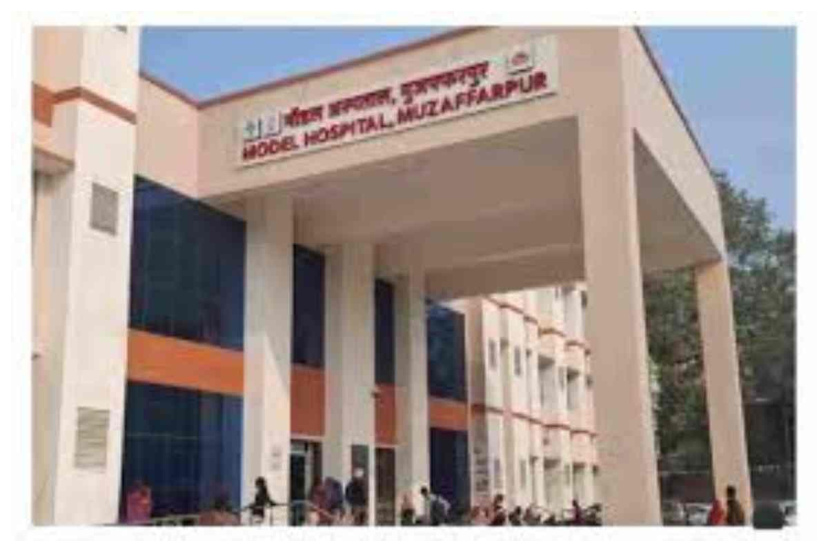 मुजफ्फरपुर: मॉडल अस्पताल पहली बारिश में ही जलमग्न, चमचमाती बिल्डिंग के भीतर अव्यवस्था का अंबार