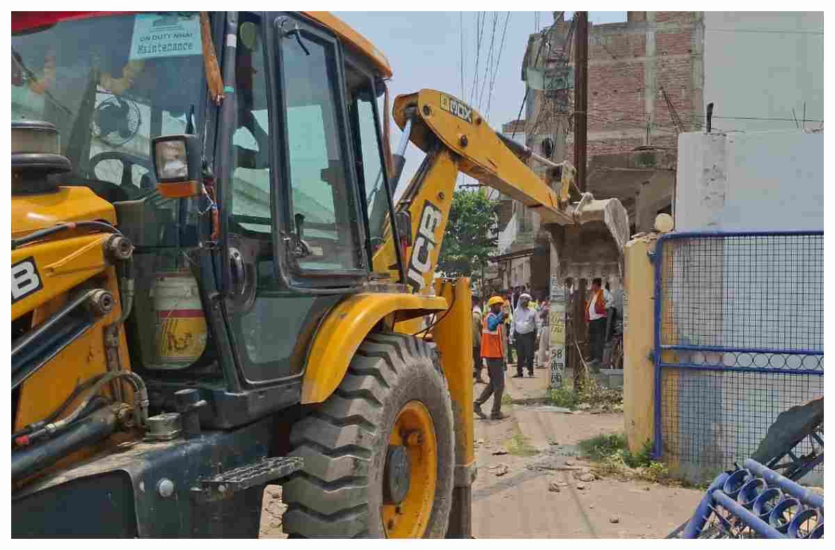 मुजफ्फरपुर: बैरिया गोलंबर से चांदनी चौक तक चला बुलडोजर, जब्त किये गए कई वाहन