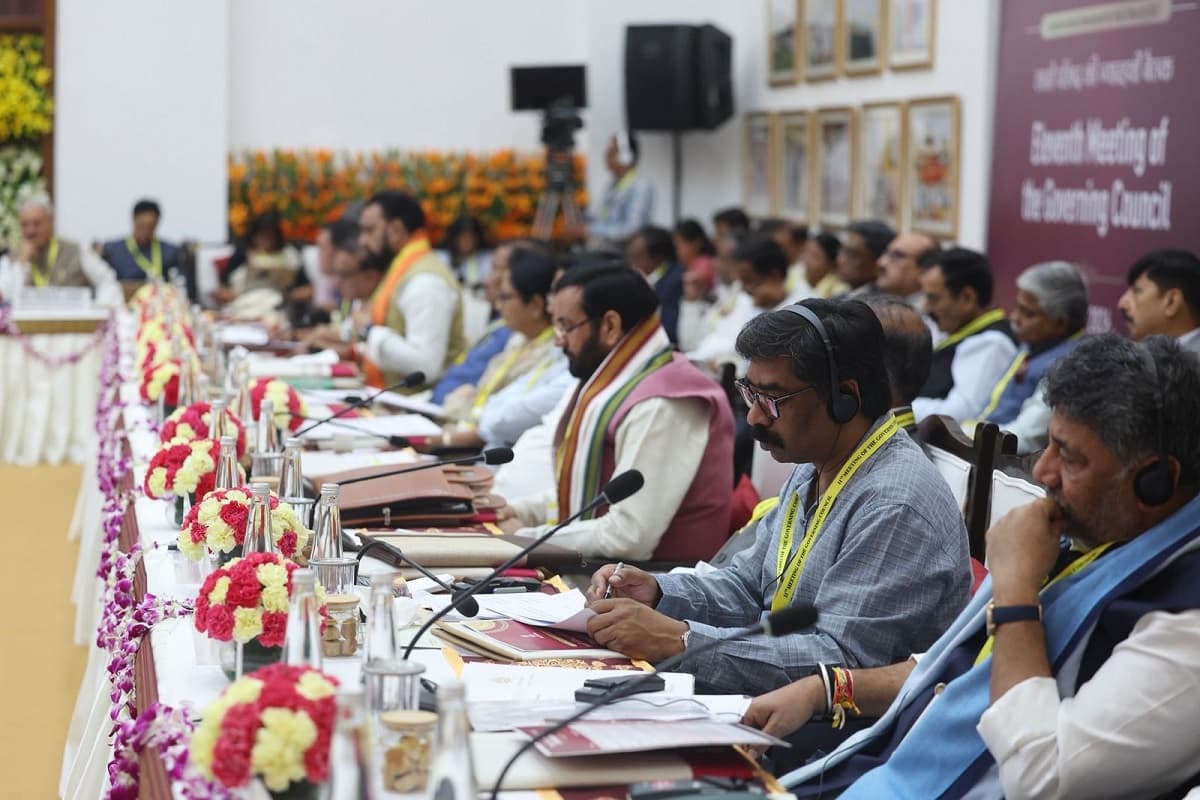 पीएम मोदी की अध्यक्षता में नीति आयोग की बैठक शुरू, सीएम हेमंत सोरेन भी हुए शामिल