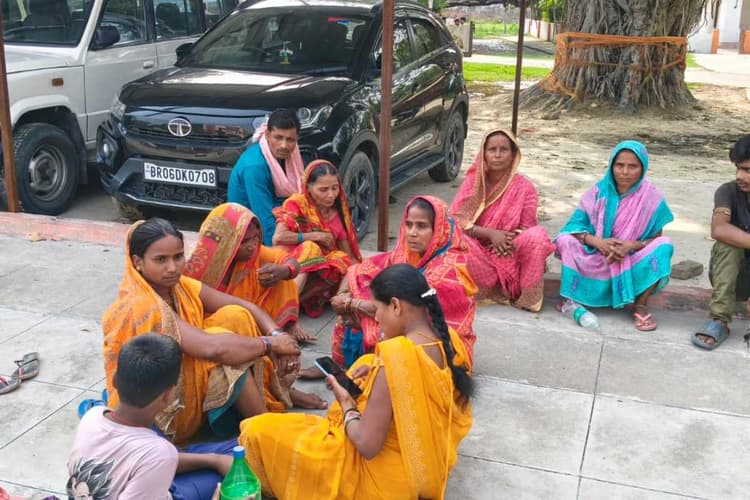 Narkatiaganj Girl Murder Case: झाड़ियों से बरामद शव की हुई पहचान, लापता किशोरी की हत्या से आक्रोश; सहेली हिरासत में