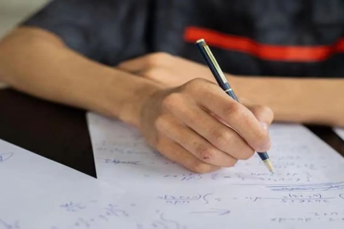 NEET Re-exam में असली उम्मीदवारों की जगह बैठे सॉल्वर, लखीसराय से 9 गिरफ्तार, यहां के मेडिकल छात्रों पर शक