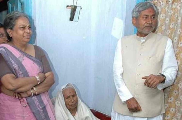 क्या आपने Nitish Kumar की ये 21 साल पुरानी तस्वीर देखी है? मां, पत्नी और बेटे के साथ फुल फैमिली फोटो वायरल