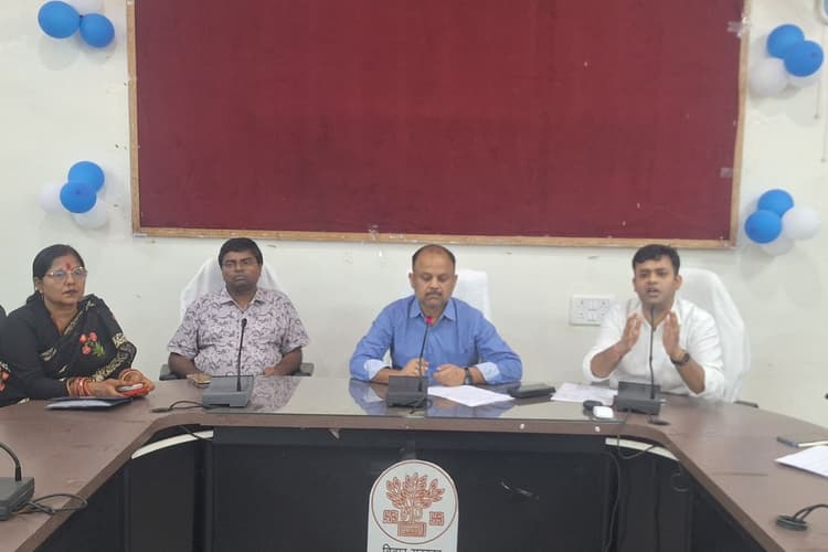 सहरसा में सोलर क्रांति की तैयारी, DM की बैठक में व्यापारियों ने सोलर लगाने का लिया संकल्प