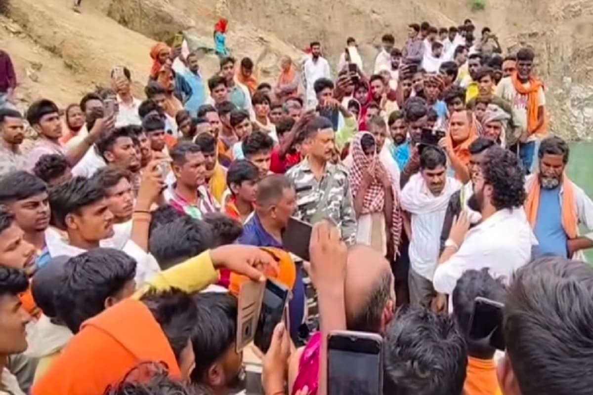 हुसैनाबाद के सोहेया खदान से 25 घंटे बाद मिला युवक का शव, गांव में पसरा मातम