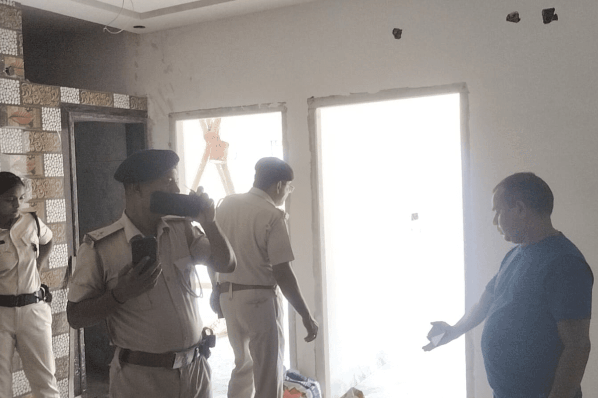 पटना में बेखौफ चोरों का आतंक, दीवार फांदकर घर में घुस ले गए कीमती सामान, सीसीटीवी में कैद हुई वारदात