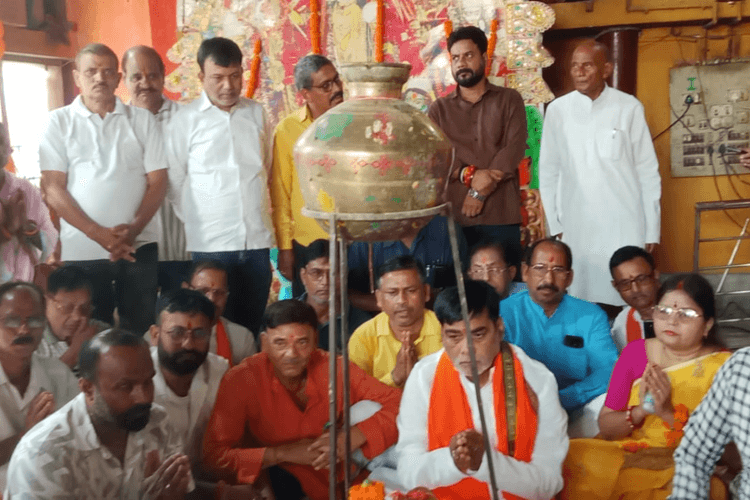 पटना में मंत्री रामकृपाल यादव का विशेष पूजा-अर्चना, मोदी सरकार के 12 साल पूरे होने पर पहुंचे मंदिर
