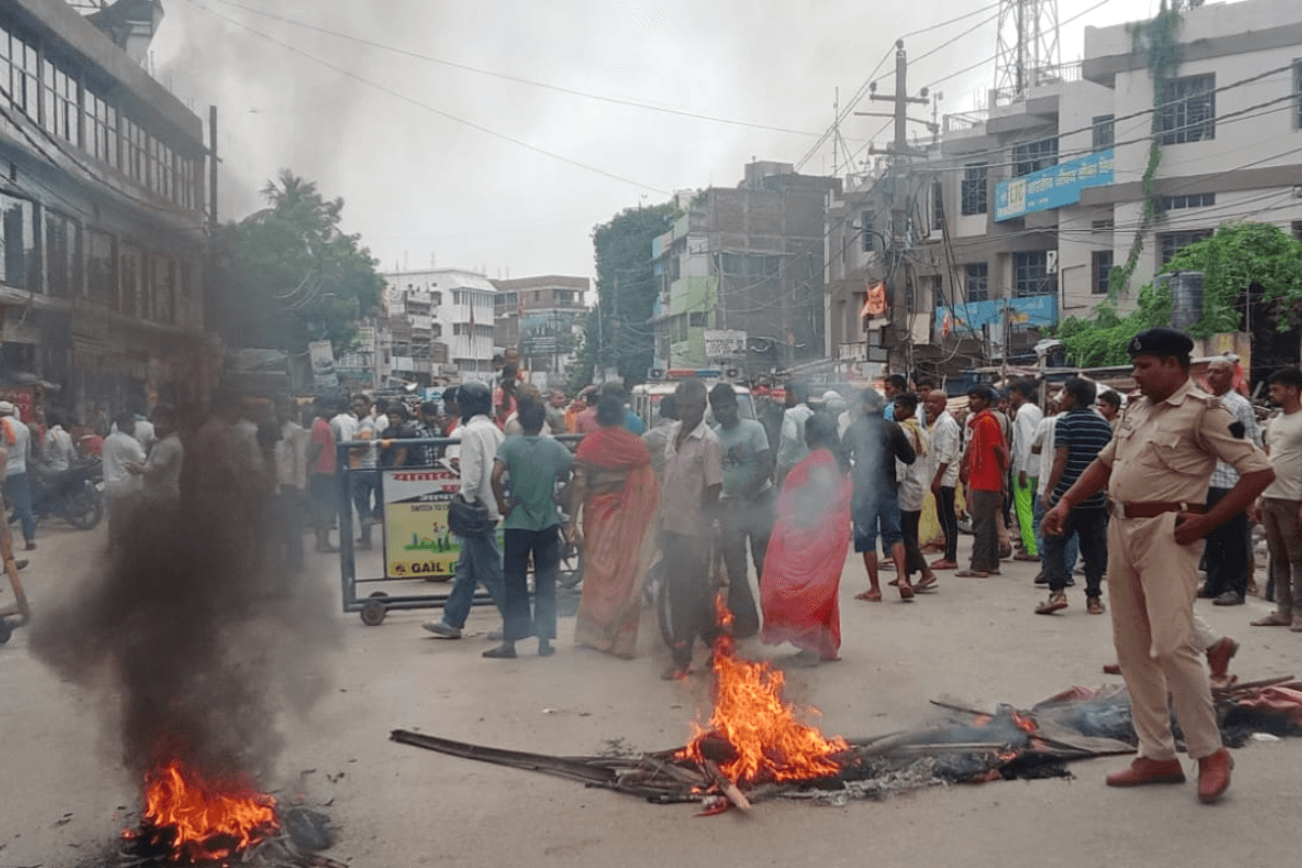 पटना: कब्रिस्तान के पास गैरेज में बंधक बनाकर मारपीट, हत्या कर शव गायब करने का आरोप, परिजनों का हंगामा