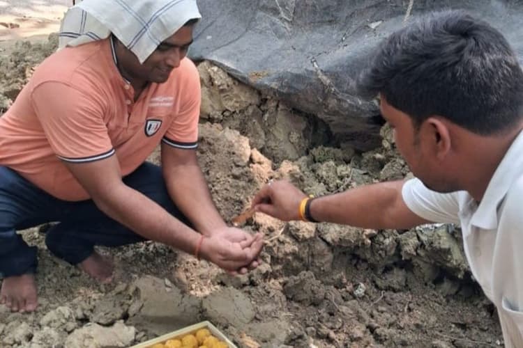 यूपी-बिहार बॉर्डर पर सुरक्षा होगी हाईटेक, श्रीकरपुर चेक पोस्ट को मिलेगा स्थायी स्वरूप, निर्माण कार्य हुआ शुरू