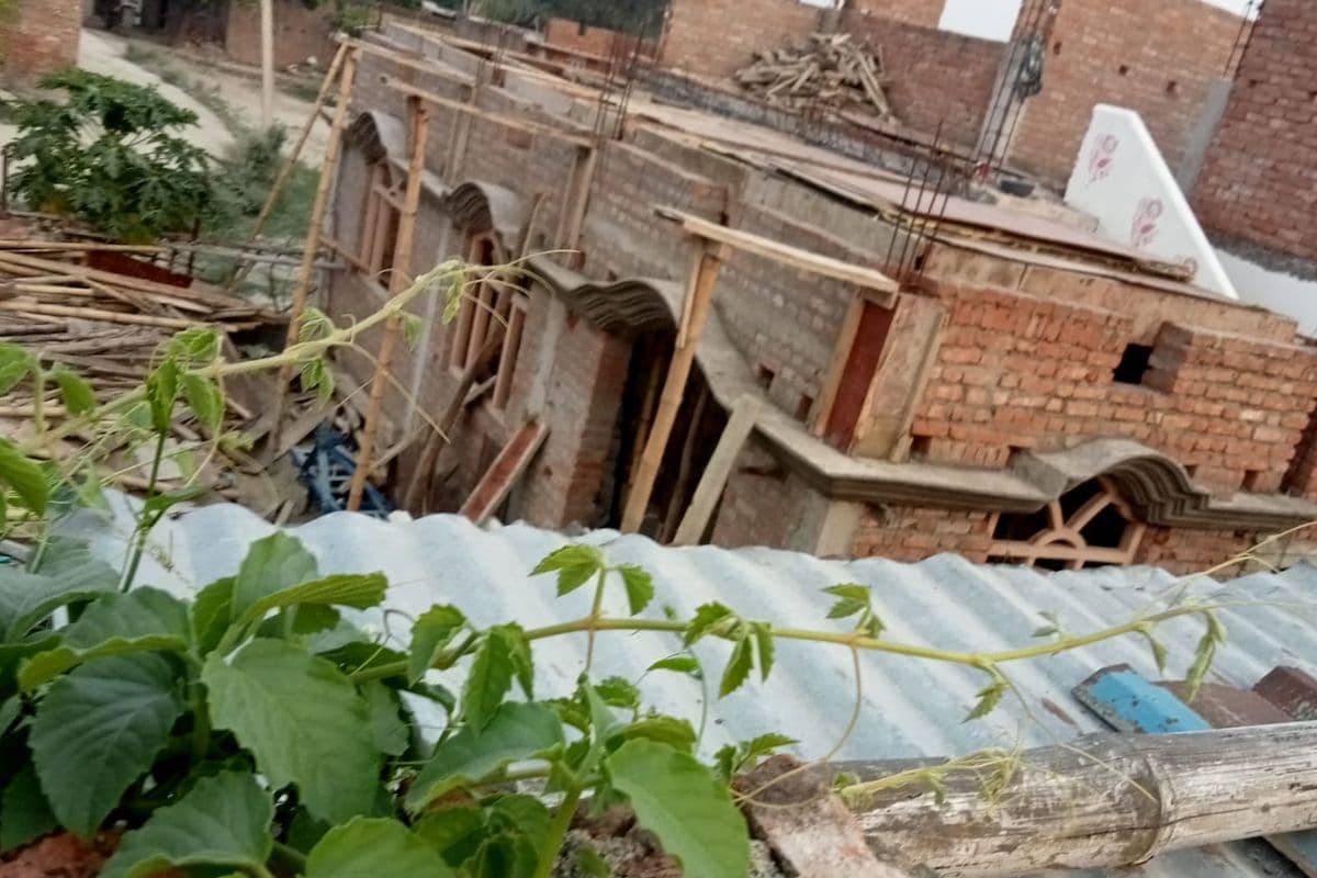 सीवान में जमीन विवाद पर प्रशासन सख्त, निर्माण कार्य पर लगाई रोक, दोनों पक्षों से मांगे दस्तावेज