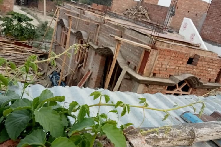 सीवान में जमीन विवाद पर प्रशासन सख्त, निर्माण कार्य पर लगाई रोक, दोनों पक्षों से मांगे दस्तावेज
