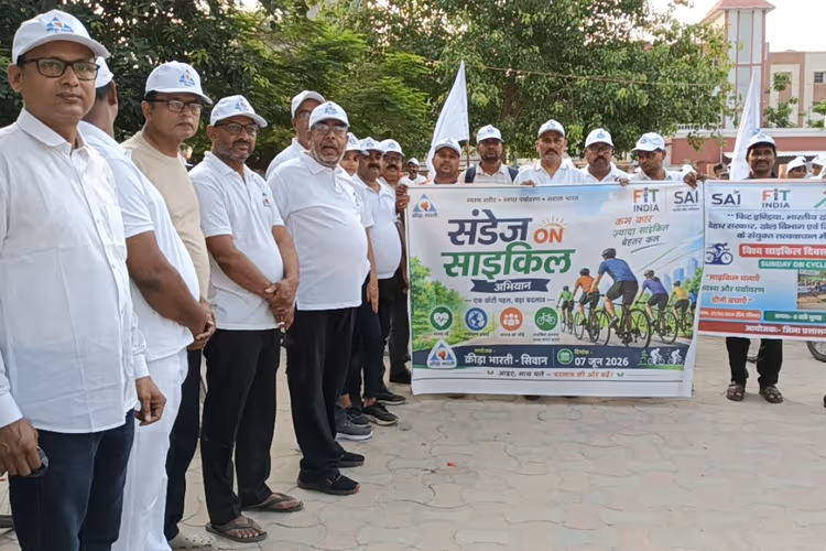 सीवान में 'संडेज ऑन साइकिल' अभियान का आगाज, सैकड़ों लोगों ने साइकिल रैली में लिया हिस्सा