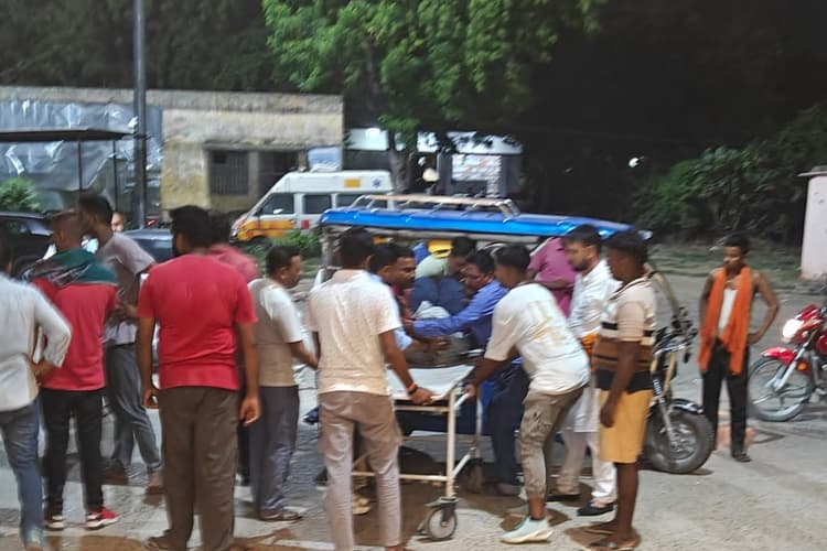 सारण में तेज रफ्तार का कहर, दो बाइकों की टक्कर में तीन युवक घायल, दो की हालत गंभीर