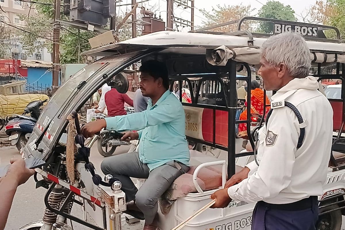 सीवान में नए ई-रिक्शों की एंट्री पर 6 महीने की रोक, डीएम का सख्त आदेश, जानिए क्यों लिया गया फैसला?