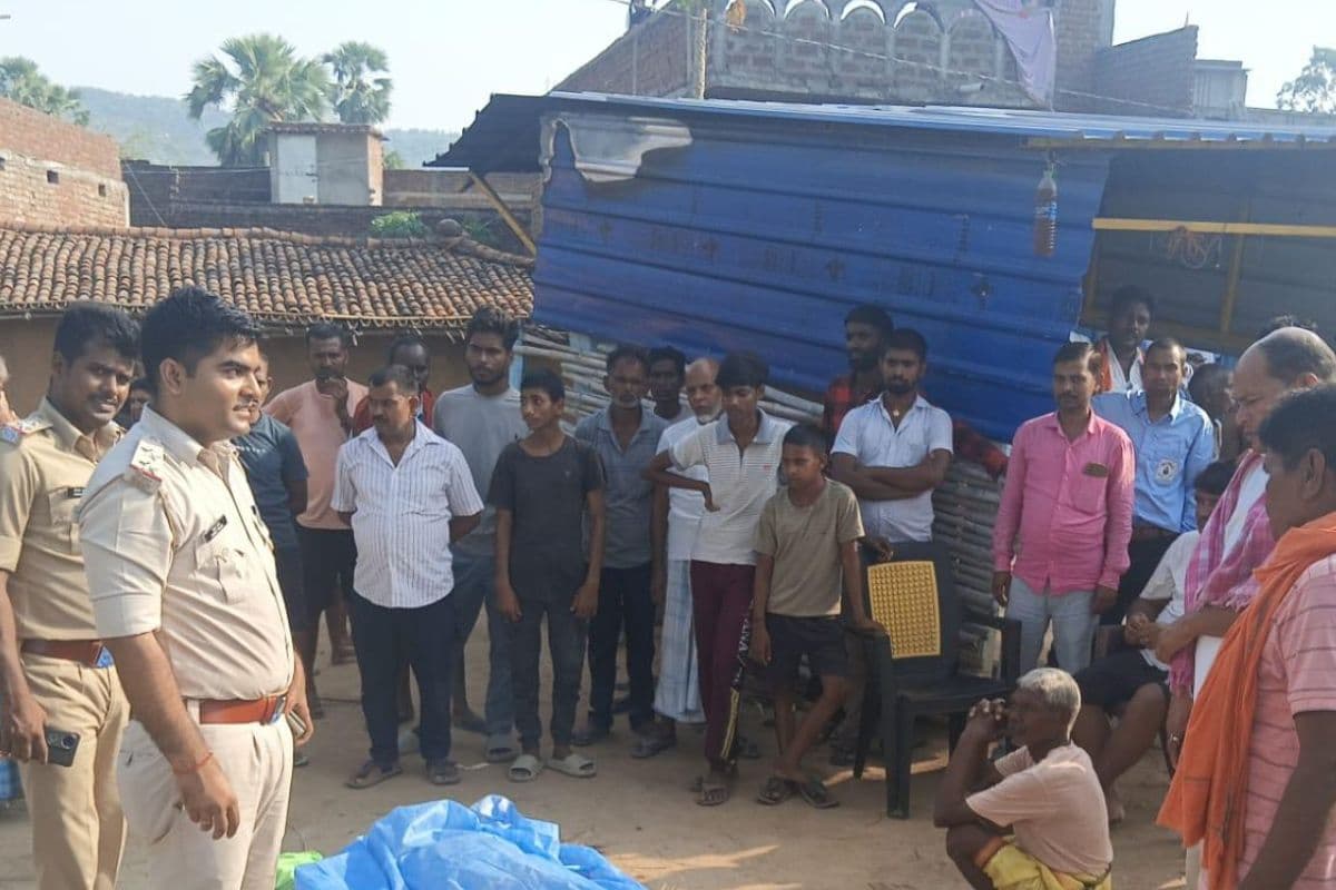 गया जी में सड़क पार रहे बुजुर्ग को तेज रफ्तार वाहन ने मारी टक्कर, इलाज के दौरान गई जान