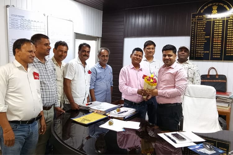 गया जी में नव पदस्थ अधिकारियों से मिला यूनियन का प्रतिनिधिमंडल, लंबित मामलों के जल्द निपटारे की मांग