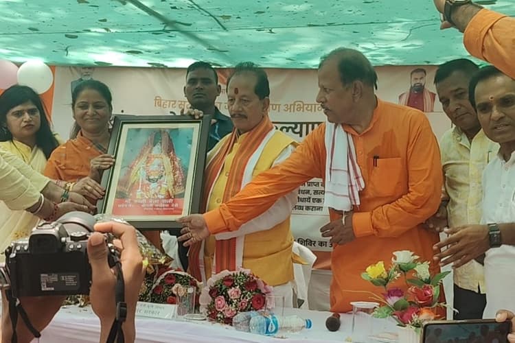 गया जी के बेलागंज जनकल्याण शिविर पहुंचे प्रभारी मंत्री विजय सिन्हा, कांग्रेस नेता ने कृषि विभाग पर लगाया गंभीर आरोप
