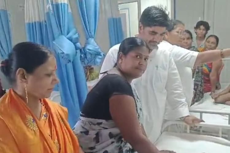 सीवान में सड़क किनारे मिला 4 माह का बच्चा, तेज बुखार से तप रहा था बच्चा, अस्पताल में भर्ती