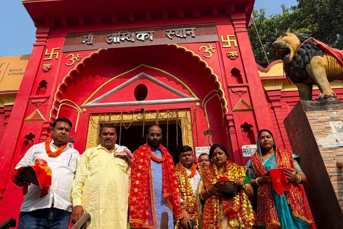 विधान परिषद के सदस्य बनने के बाद मां अंबिका भवानी के दरबार पहुंचे डॉ. संजय मयूख, पत्नी संग की विशेष पूजा-अर्चना