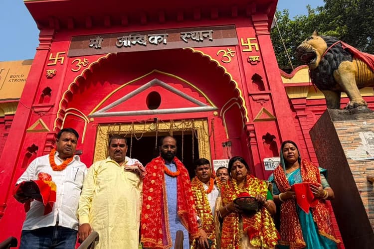 विधान परिषद के सदस्य बनने के बाद मां अंबिका भवानी के दरबार पहुंचे डॉ. संजय मयूख, पत्नी संग की विशेष पूजा-अर्चना