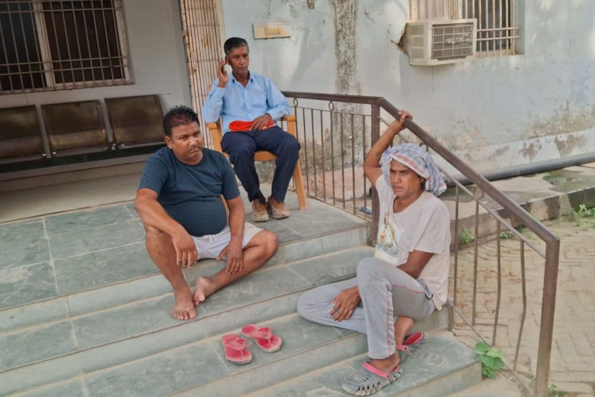 इंतजार में बैठी थी मां, बाहर से बेटा आया और मार दी गोली, जानिए क्या है सारण का यह पूरा मामला