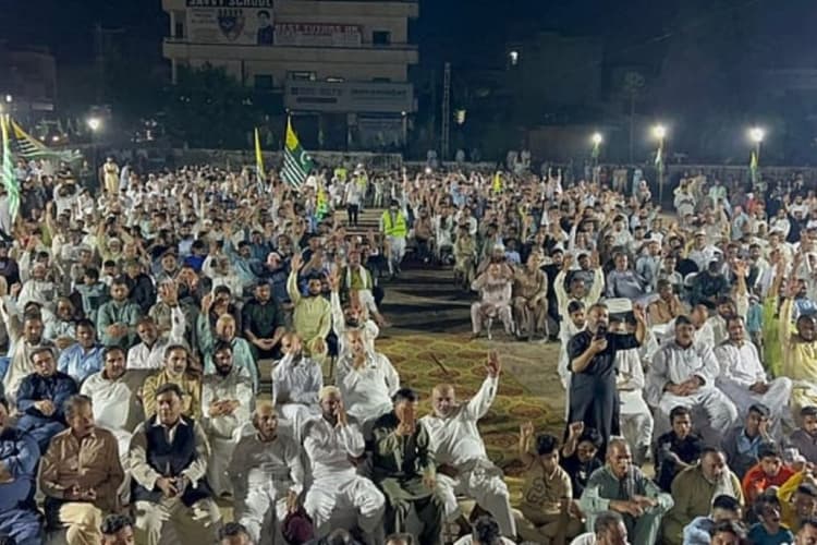 PoK में 9 जून के प्रदर्शन से भारी गोलीबारी, दावा- 100 से ज्यादा लोग मारे गए, 4 पुलिस वालों की मौत कंफर्म; इंटरनेट बंदी बरकरार