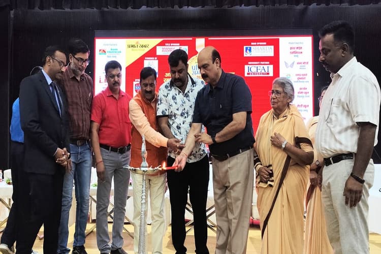 Prabhat Khabar Pratibha Samman: पलामू में 600 मेधावी विद्यार्थियों का हुआ सम्मान, गर्मी पर भारी पड़ा बच्चों का उत्साह