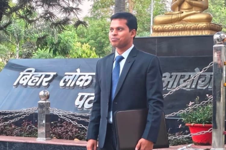 70वीं BPSC परीक्षा पास कर गया जी के प्रशांत कुमार बने BDO, गांव से निकलकर मेहनत के दम पर हासिल की सफलता