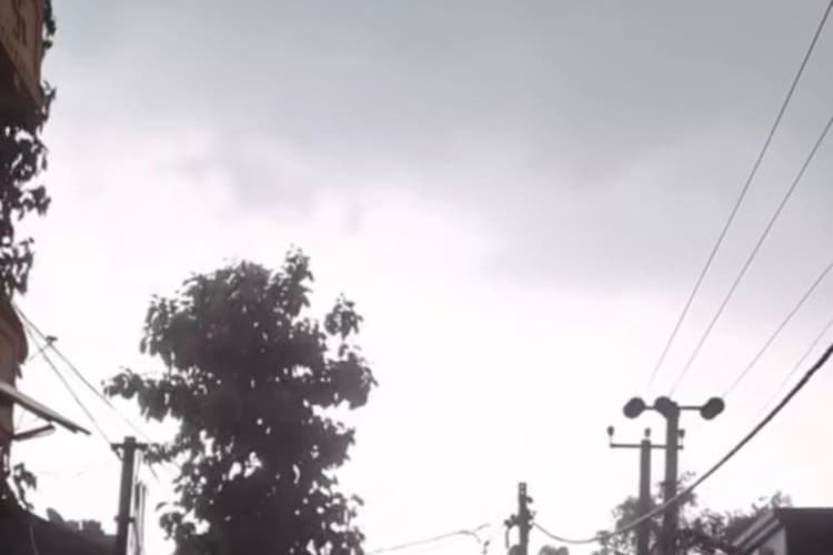 पूर्णिया में मौसम विभाग की चेतावनी- झमाझम बारिश के बीच आंधी और बिजली गिरने का अलर्ट