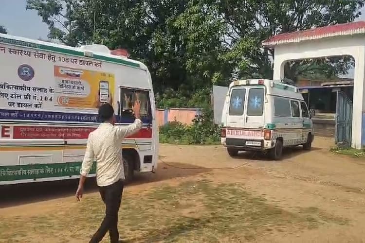 झारखंड की सड़कों पर दौड़ रहे जर्जर एंबुलेंस, सांसत में मरीजों की जान