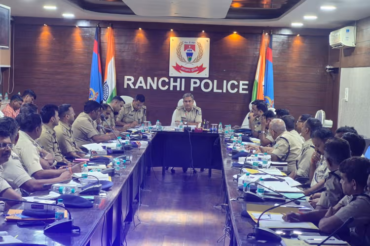 भू-माफिया और रंगबाजों पर काल बनकर टूटेगी झारखंड पुलिस, ADG ने दिया 'जीरो टॉलरेंस' का अल्टीमेटम
