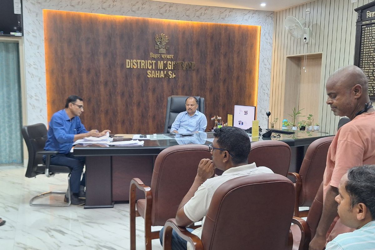 सहरसा में DM के सामने पहुंचीं 47 शिकायतें, जमीन विवाद से लेकर नौकरी तक के मामलों पर कार्रवाई के निर्देश