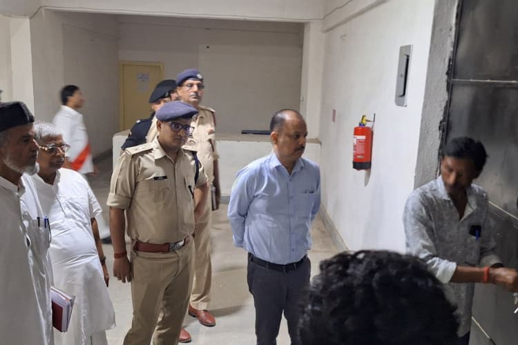 सहरसा में DM और SP ने किया EVM-VVPAT वेयरहाउस का संयुक्त निरीक्षण, सुरक्षा व्यवस्था की समीक्षा