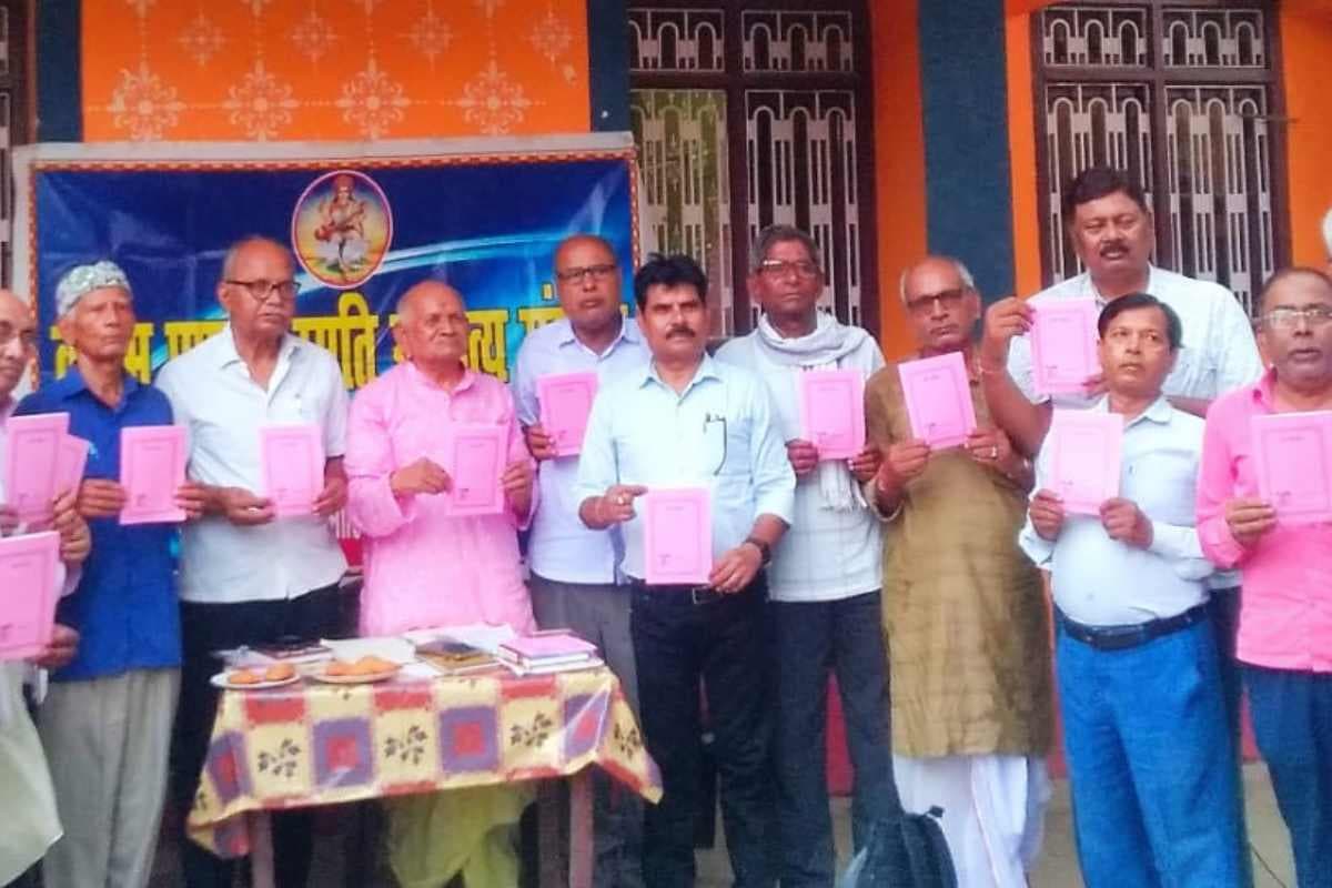 समस्तीपुर: सजी कवियों की महफिल,’खुश रहकर खुश देखना चाहते हैं सबको हम’ से गूंजा प्रांगण