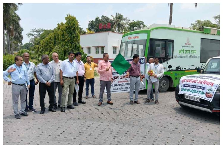 Samastipur News: रासायनिक खादों के खिलाफ वैज्ञानिकों का महा-अभियान, कुलपति डॉ. पीएस पाण्डेय ने 'खेत बचाओ अभियान' को दिखाई हरी झंडी