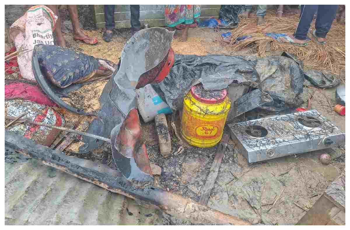 Sheohar Cylinder Blast gas-fire-six-houses-burnt-four-injured Sheohar Cylinder Blast gas-fire-six-houses-burnt-four-injured