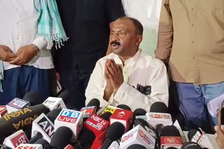 सुनील सिंह को टिकट देने पर राजद में बवाल, शिवचंद्र राम ने दिया राष्ट्रीय पद से इस्तीफा