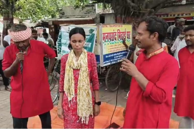 Sitamarhi Deaddiction Awareness Campaign: नशा मुक्ति को लेकर जिला प्रशासन हुआ रेस, नुक्कड़ नाटक के जरिए फैलाई जा रही जागरूकता