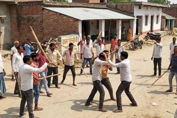 Sitamarhi Land Dispute: परसौनी में जमीनी विवाद को लेकर दो पक्षों में खूनी संघर्ष, लाठी-डंडे चलने का वीडियो वायरल