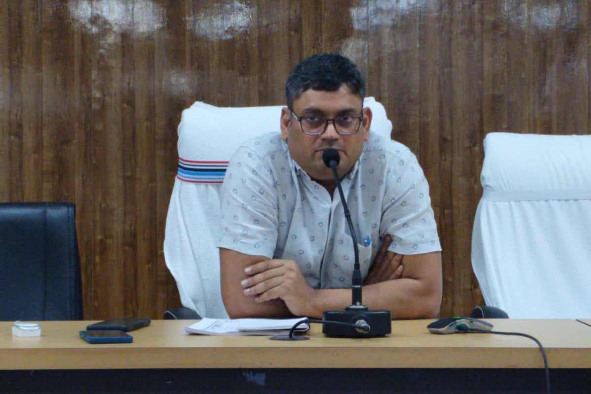 सीतामढ़ी : पर्यावरण संरक्षण की अनोखी मुहिम, अब हर शुक्रवार को साइकिल या पैदल दफ्तर जाएंगे कर्मी