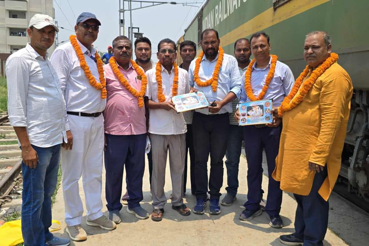 सीतामढ़ी से तिरुपति के लिए पहली नियमित ट्रेन रवाना, यात्रियों और श्रद्धालुओं में खुशी की लहर