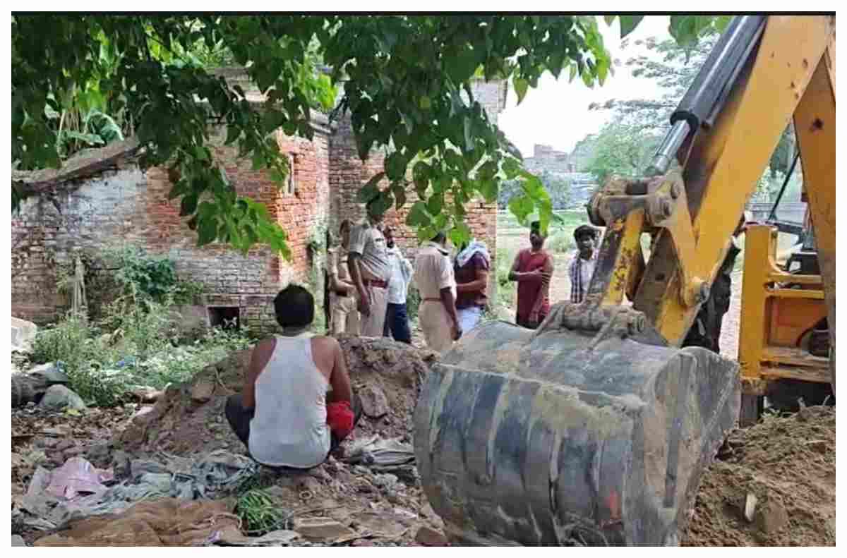 सीतामढ़ी: अस्पताल की जमीन पर मार्केट कॉम्प्लेक्स निर्माण का विरोध, प्रशासन ने रुकवाया काम