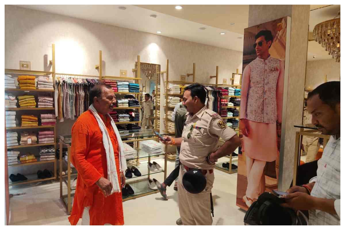 सीतामढ़ी: एनएच-22 पर खुद को पुलिसकर्मी बताकर बुजुर्ग के सारे जेवर ले उड़े बदमाश, जांच में जुटी पुलिस