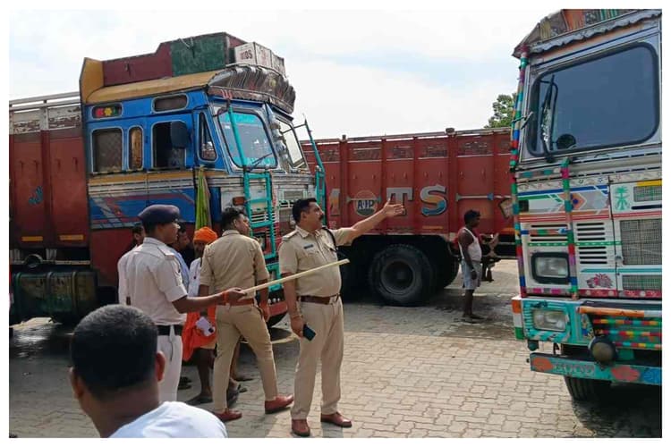 Sitamarhi News: दुर्घटनाओं को रोकने के लिए एनएच पर महाअभियान, अतिक्रमण खुद हटाएं, नहीं तो चलेगा बुलडोजर