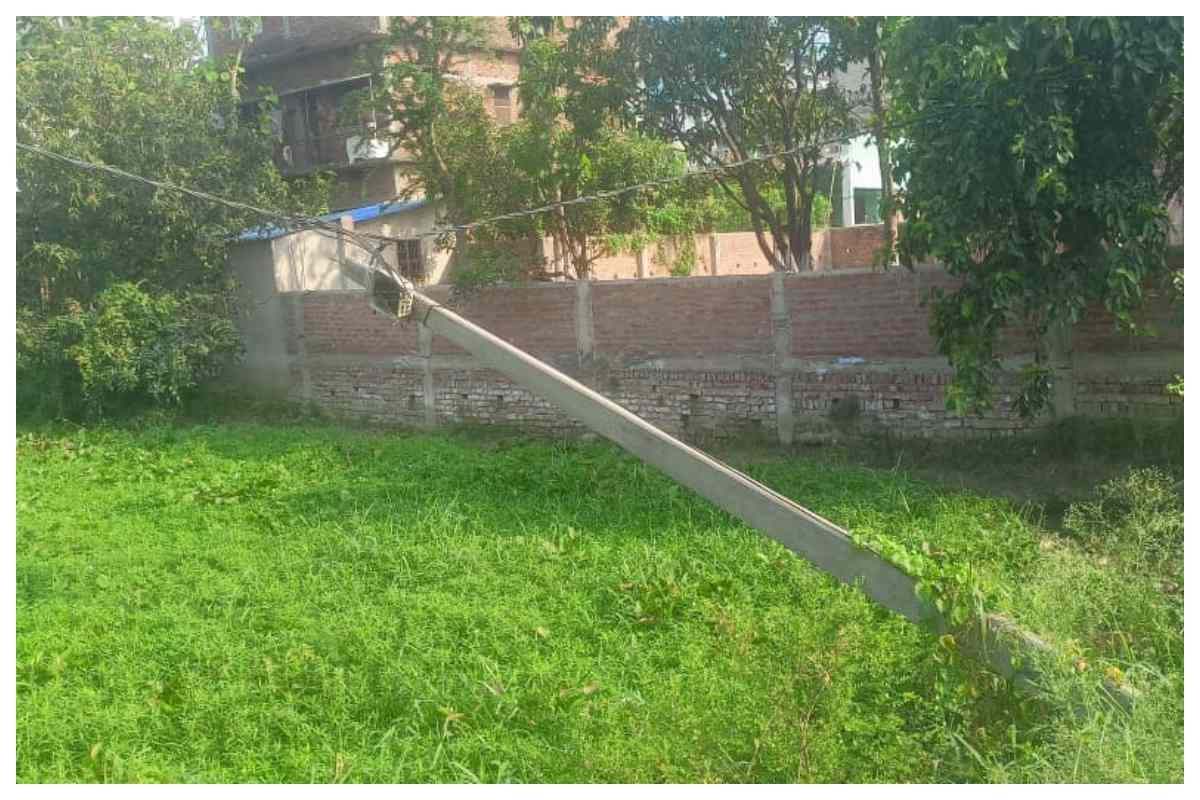 Sitamarhi News: बॉर्डर पर प्रशासनिक सुस्ती, हादसे के इंतजार में बिजली विभाग