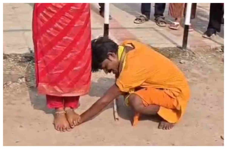 सदर अस्पताल में ही शुरू कर दिया झाड़-फूंक, सांप काटने के बाद हाई-वोल्टेज ड्रामा