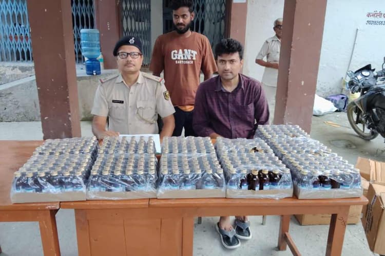 Sitamarhi Police Action: सोनबरसा में भारी मात्रा में प्रतिबंधित कफ सिरप बरामद, तस्कर गिरफ्तार