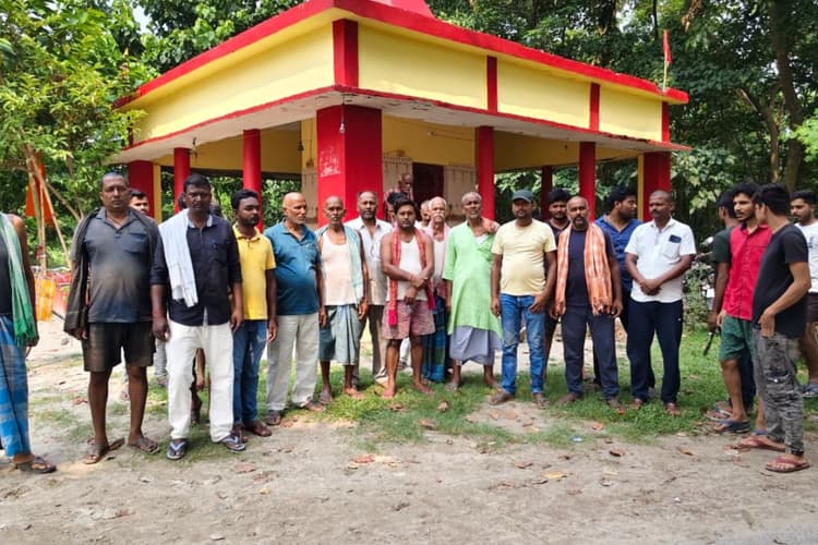 सुपौल में नशे के खिलाफ फूटा जनआक्रोश, ग्रामीण, बोले- अब नहीं चलेगा सूखा नशा का कारोबार