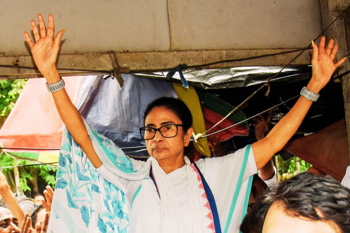 आसान नहीं तृणमूल सांसदों का दलबदल! सांसदों की बगावत में बाधा बनेगा कानून