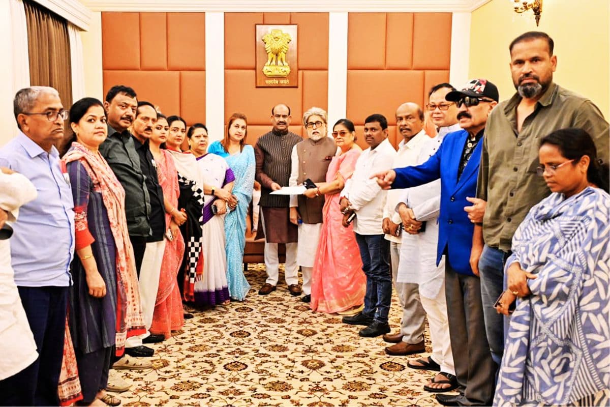 ममता बनर्जी के हाथ से निकल गयी तृणमूल! 20 सांसदों ने TMC का इस पार्टी में कर दिया विलय
